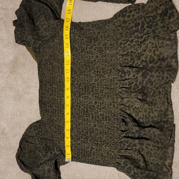 Nine West Ruched Animal Print top - Picture 4 of 5